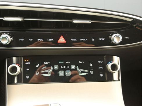 Used 2026 Genesis GV70 2.5T Advanced AWD/4WD image 28