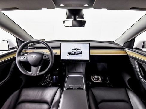 Used 2023 Tesla Model Y Long Range image 3