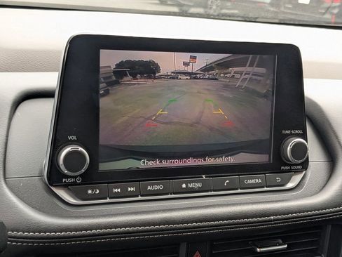 Used 2023 Nissan Rogue S AWD/4WD image 19