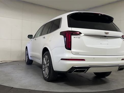 Used 2023 Cadillac XT6 Premium Luxury image 6
