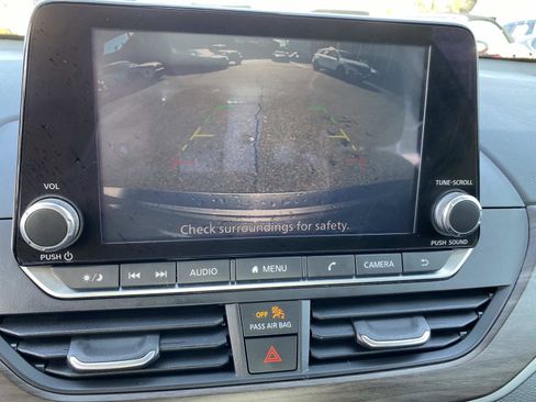 Used 2024 Nissan Altima 2.5 SV image 10