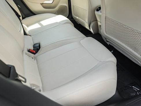 Used 2023 Mercedes-Benz CLA 250 4MATIC image 31