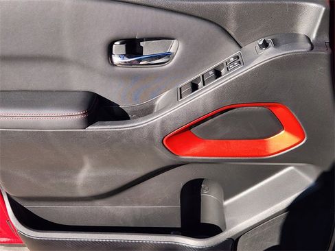 Used 2022 Nissan Frontier PRO-4X image 16