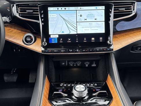 Used 2022 Jeep Grand Wagoneer Series III w/ Rear Seat Video Group 1 image 17