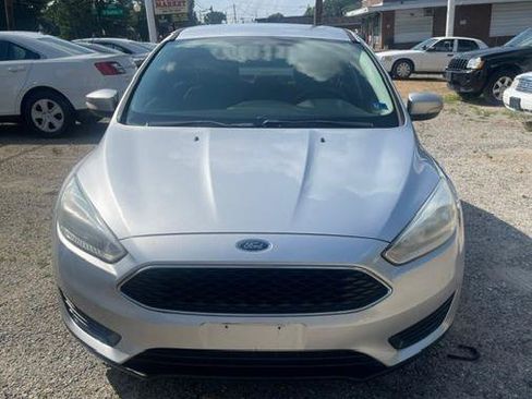 Used 2016 Ford Focus SE FWD image 3