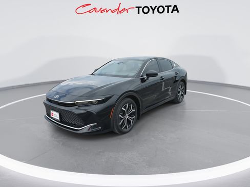 Used 2024 Toyota Crown XLE image 4