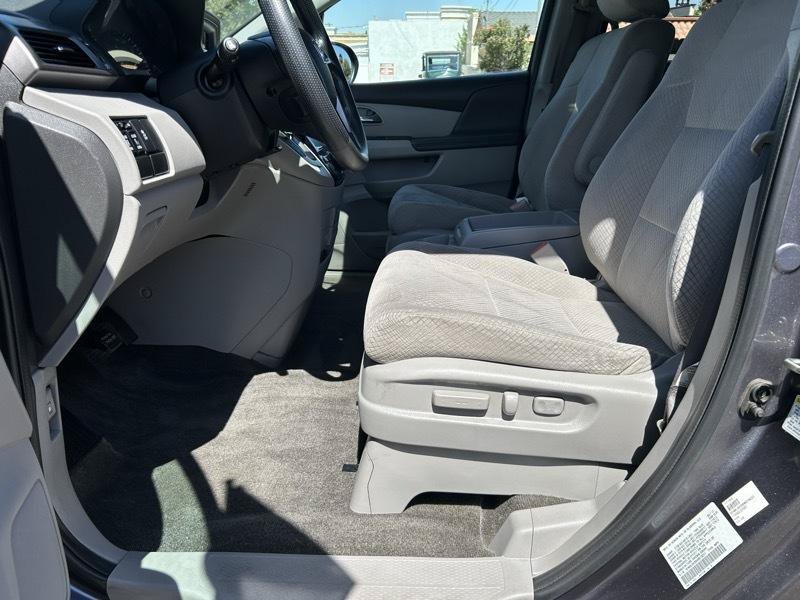 Used 2017 Honda Odyssey SE image 8