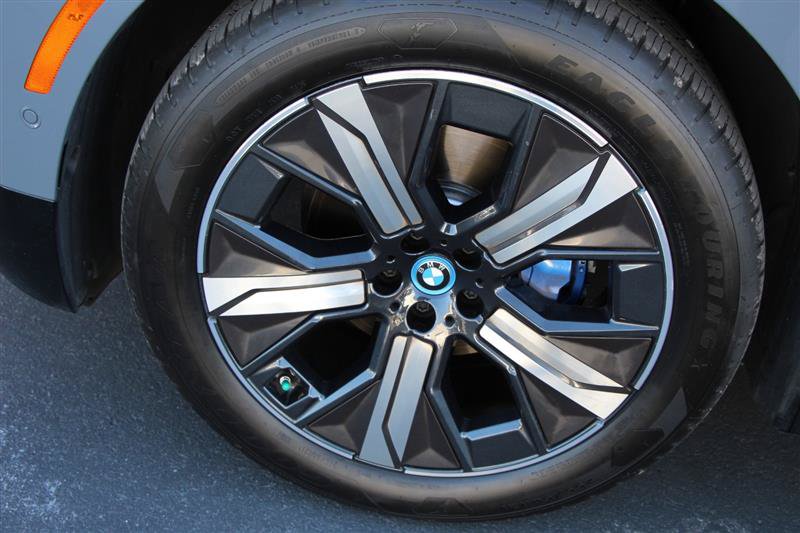Used 2024 BMW iX xDrive50 w/ Premium Package AWD/4WD image 39