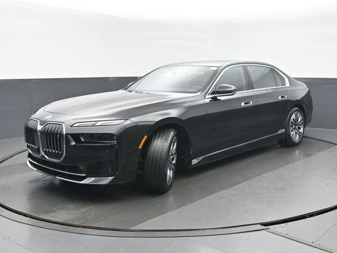 Used 2023 BMW i7 xDrive60 AWD/4WD image 7
