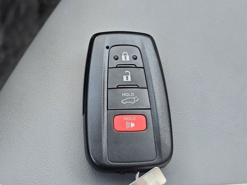 Used 2025 Toyota RAV4 XLE Premium image 36