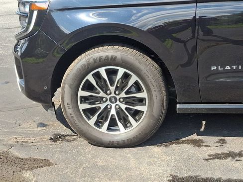Used 2025 Ford Expedition Max Platinum AWD/4WD image 8