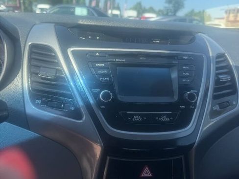 Used 2016 Hyundai Elantra SE w/ Option Group 02 FWD image 13