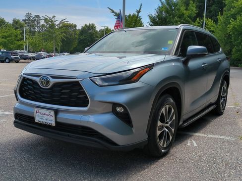 Used 2022 Toyota Highlander XLE FWD image 8