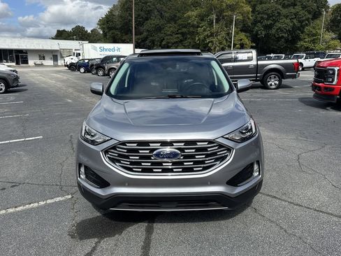 Used 2021 Ford Edge Titanium image 2