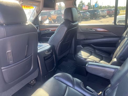 Used 2017 Cadillac Escalade ESV Premium Luxury image 8
