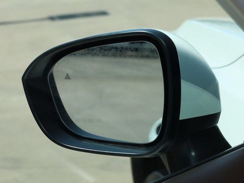 Used 2023 Nissan Rogue SV FWD image 9