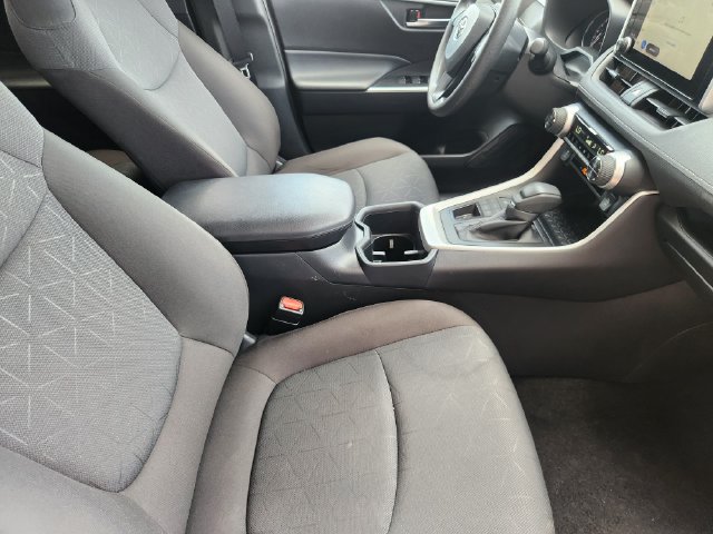 Used 2025 Toyota RAV4 XLE AWD/4WD image 13
