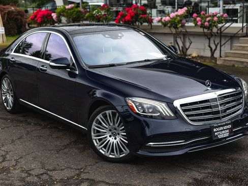 Used 2020 Mercedes-Benz S 560 Sedan image 2