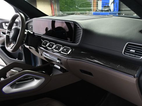 Used 2025 Mercedes-Benz GLS 63 AMG 4MATIC image 27