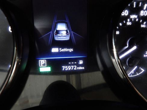 Used 2019 Nissan Rogue SV image 19