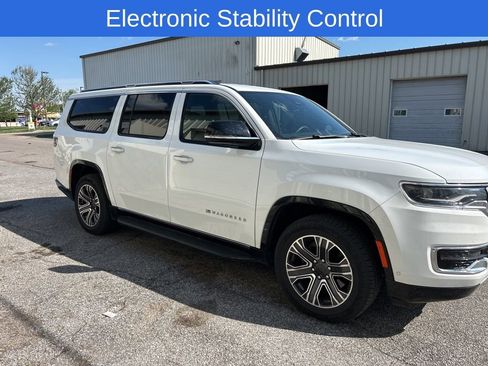 Used 2024 Jeep Wagoneer L Series II w/ Flexible Seating Group image 11