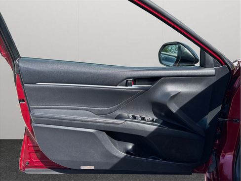 Used 2018 Toyota Camry XSE FWD image 21