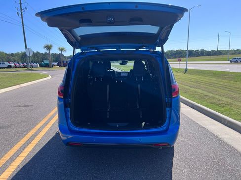 New 2026 Chrysler Pacifica Select w/ S Appearance Package image 9