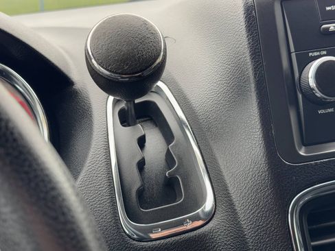 Used 2017 Dodge Grand Caravan SE FWD image 31