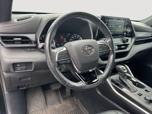 Used 2021 Toyota Highlander XSE AWD/4WD image 9