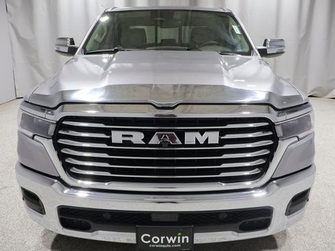 Used 2025 RAM 1500 Laramie AWD/4WD image 9