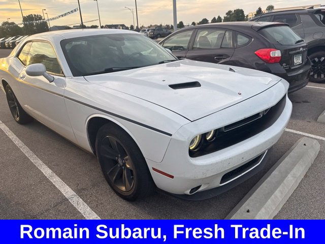 Used 2015 Dodge Challenger SXT RWD image 1