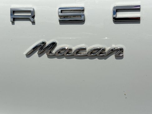Used 2018 Porsche Macan AWD/4WD image 11
