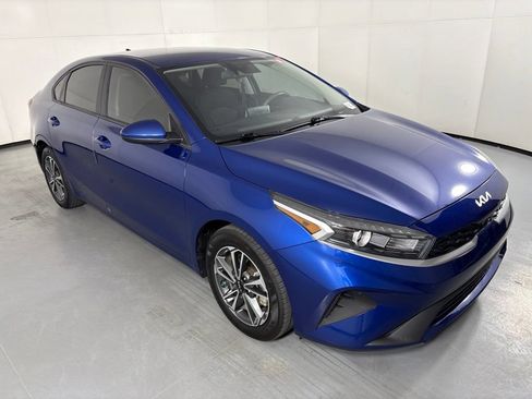 Used 2023 Kia Forte LXS FWD image 2