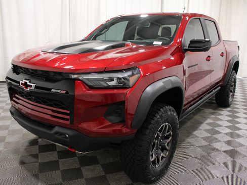 Used 2026 Chevrolet Colorado ZR2 w/ Technology Package AWD/4WD image 35