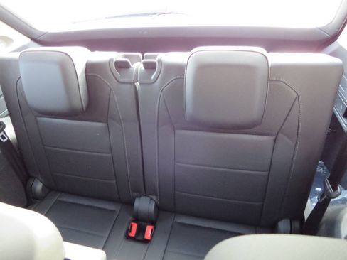 Used 2020 Volkswagen Tiguan SE w/ Panoramic Sunroof Package AWD/4WD image 18