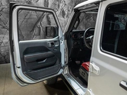 Used 2024 Jeep Wrangler Rubicon 392 image 3