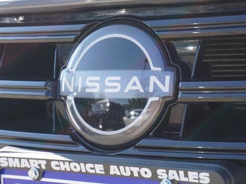 Used 2024 Nissan Versa SV FWD image 11