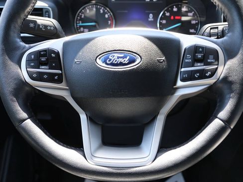 Used 2022 Ford Explorer XLT w/ Equipment Group 202A AWD/4WD image 17