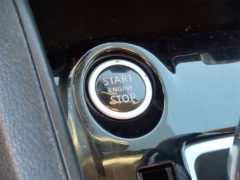 Used 2020 Nissan Kicks S image 22