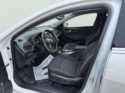 Used 2017 Chevrolet Malibu LT image 9