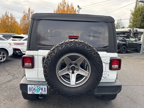 Used 2019 Jeep Wrangler Sport image 6