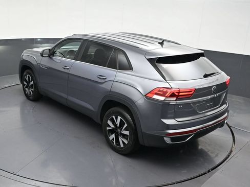 Used 2022 Volkswagen Atlas Cross Sport SE FWD image 22