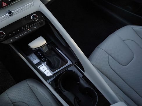 New 2026 Hyundai Elantra Limited image 24