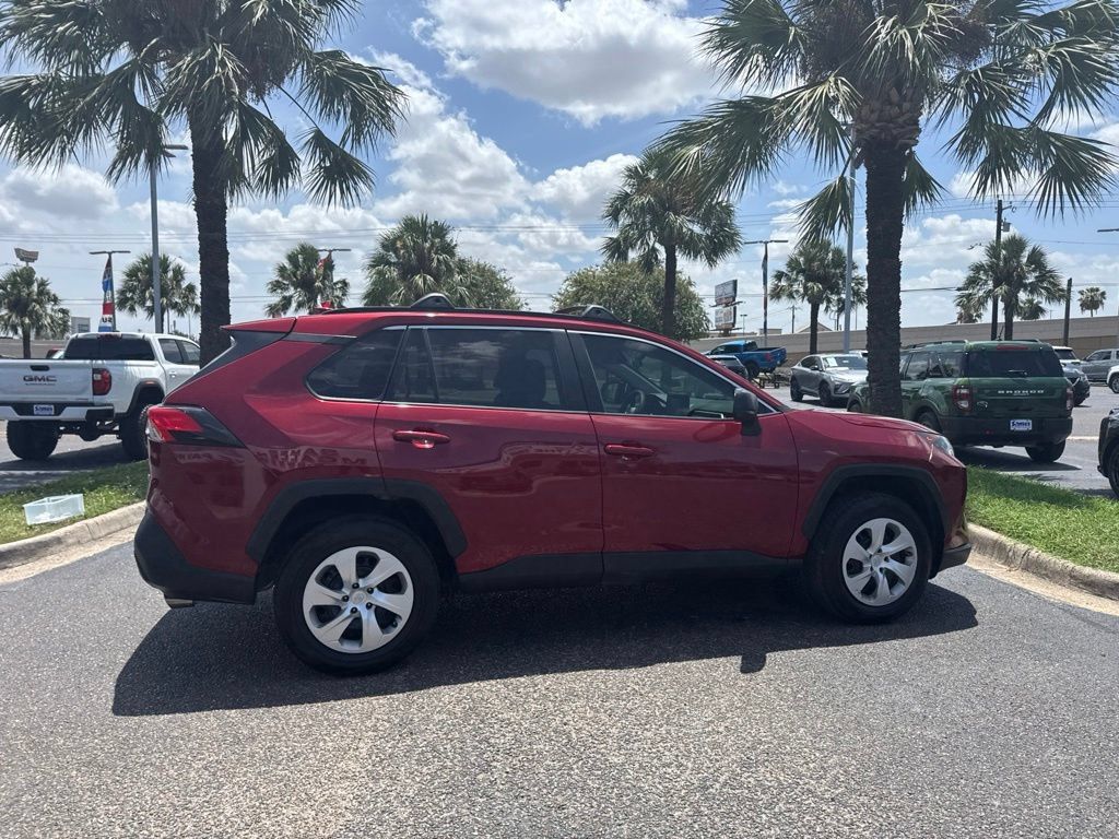 Used 2020 Toyota RAV4 LE FWD image 5