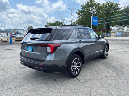 Used 2025 Ford Explorer ST-Line AWD/4WD image 5