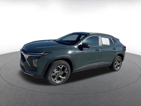 Used 2025 Chevrolet Trax LT image 8