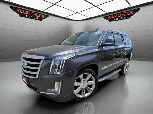 Used 2017 Cadillac Escalade Luxury image 1