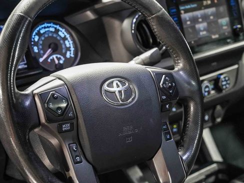 Used 2019 Toyota Tacoma TRD Off-Road w/ Technology Package AWD/4WD image 20