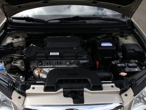 Used 2010 Hyundai Elantra GLS FWD image 17