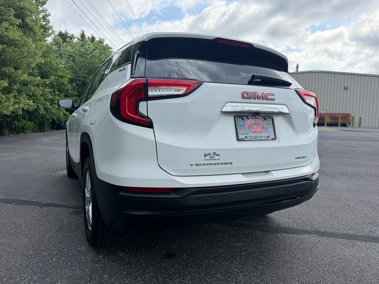 Used 2024 GMC Terrain SLE AWD/4WD image 13